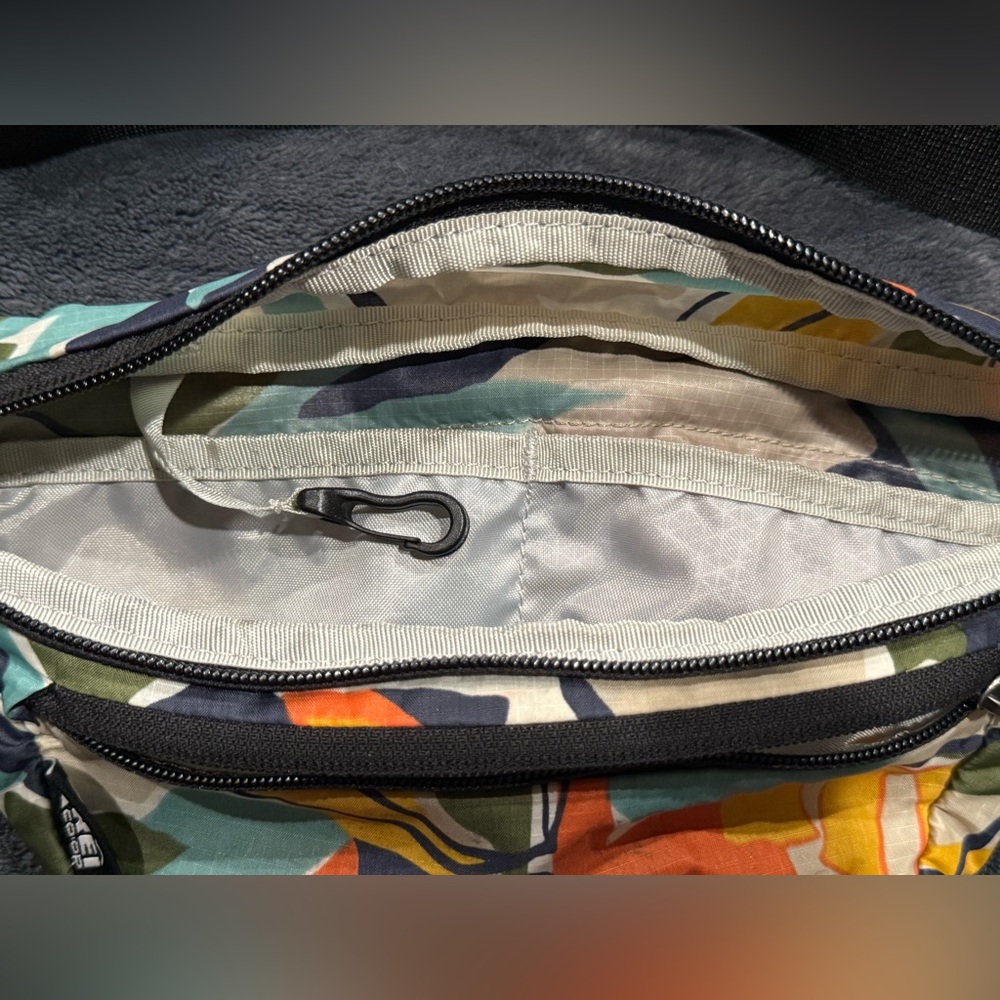 REl Co-op Trail 2 Print Waist Pack with a unique Tropical leaf pattern - Picture 10 of 16